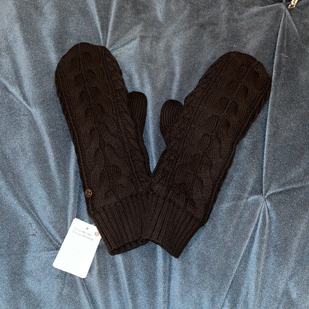 Lululemon Show Me the Sherpa Mittens